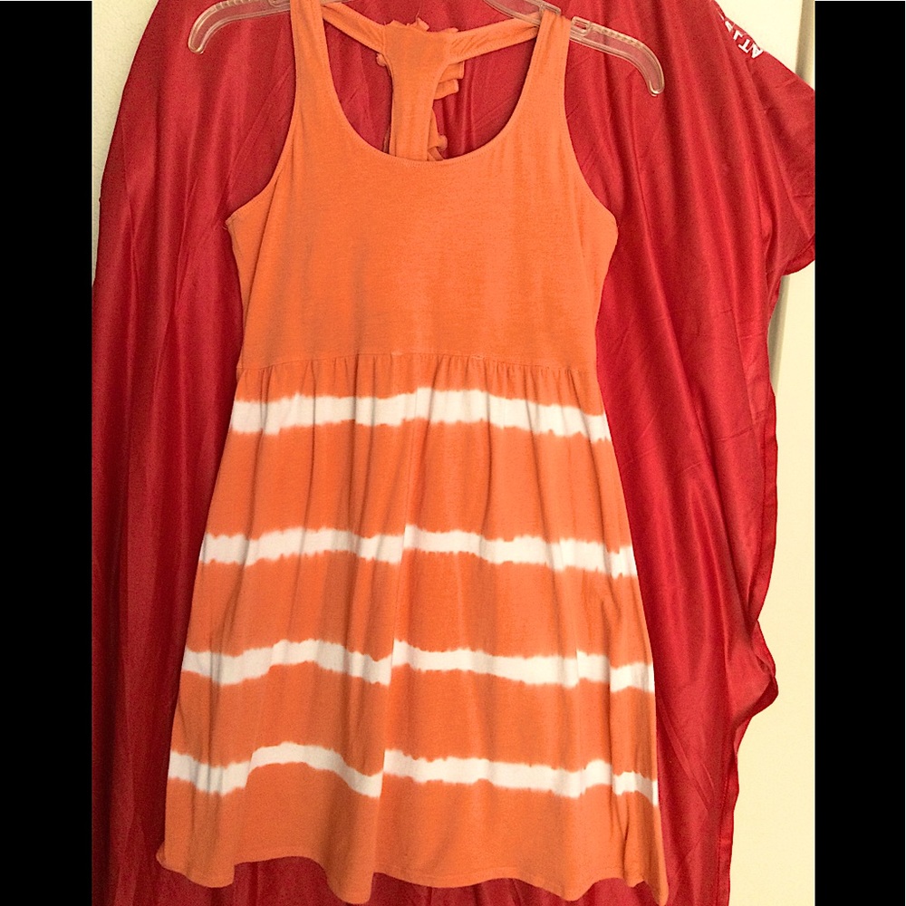 Sleeveless midi striped sundress. M